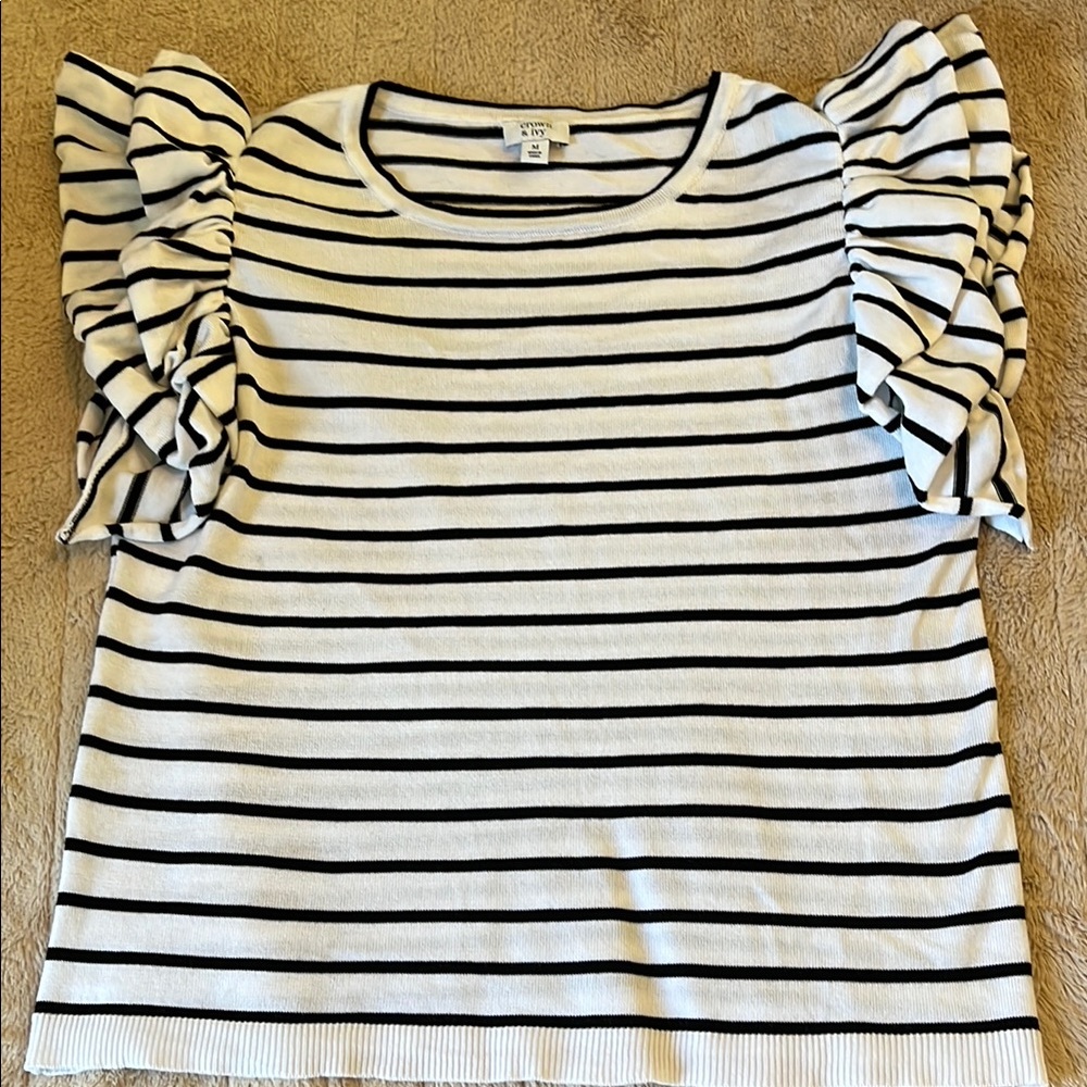 Crown & Ivy Women’s M Medium Black & White Striped Ruffle Sleeve Sweater Top